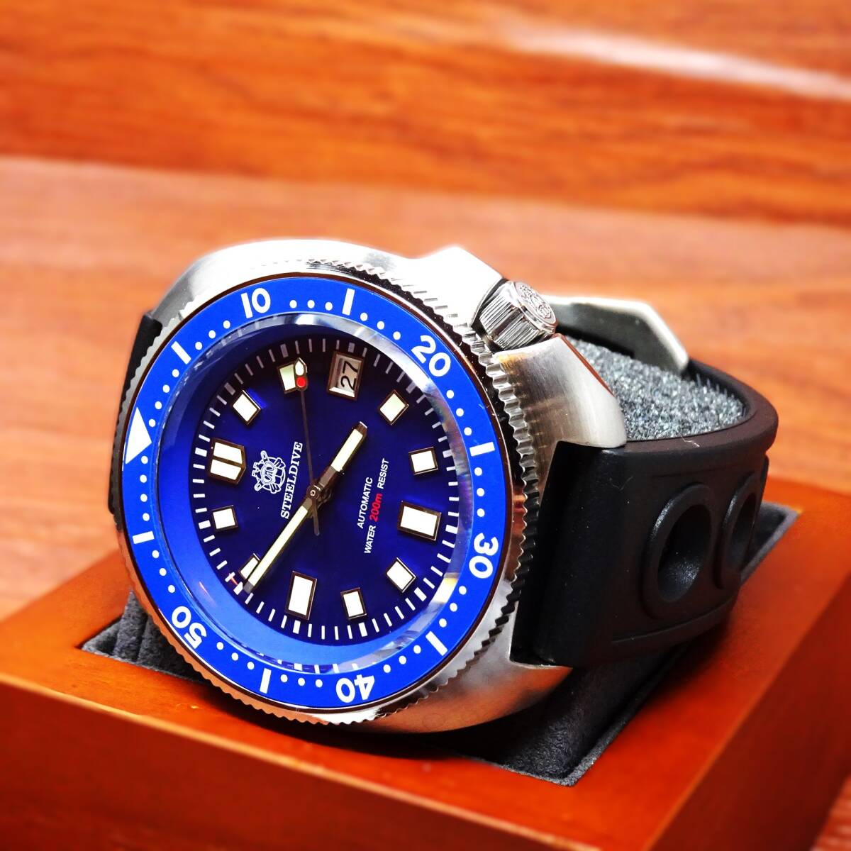 送料無料〓新品〓steeldive・200m防水・NH35メカニカル機械式・アワビダイバー腕時計・オマージュウオッチ・シリコンラバー・ブルーの画像1