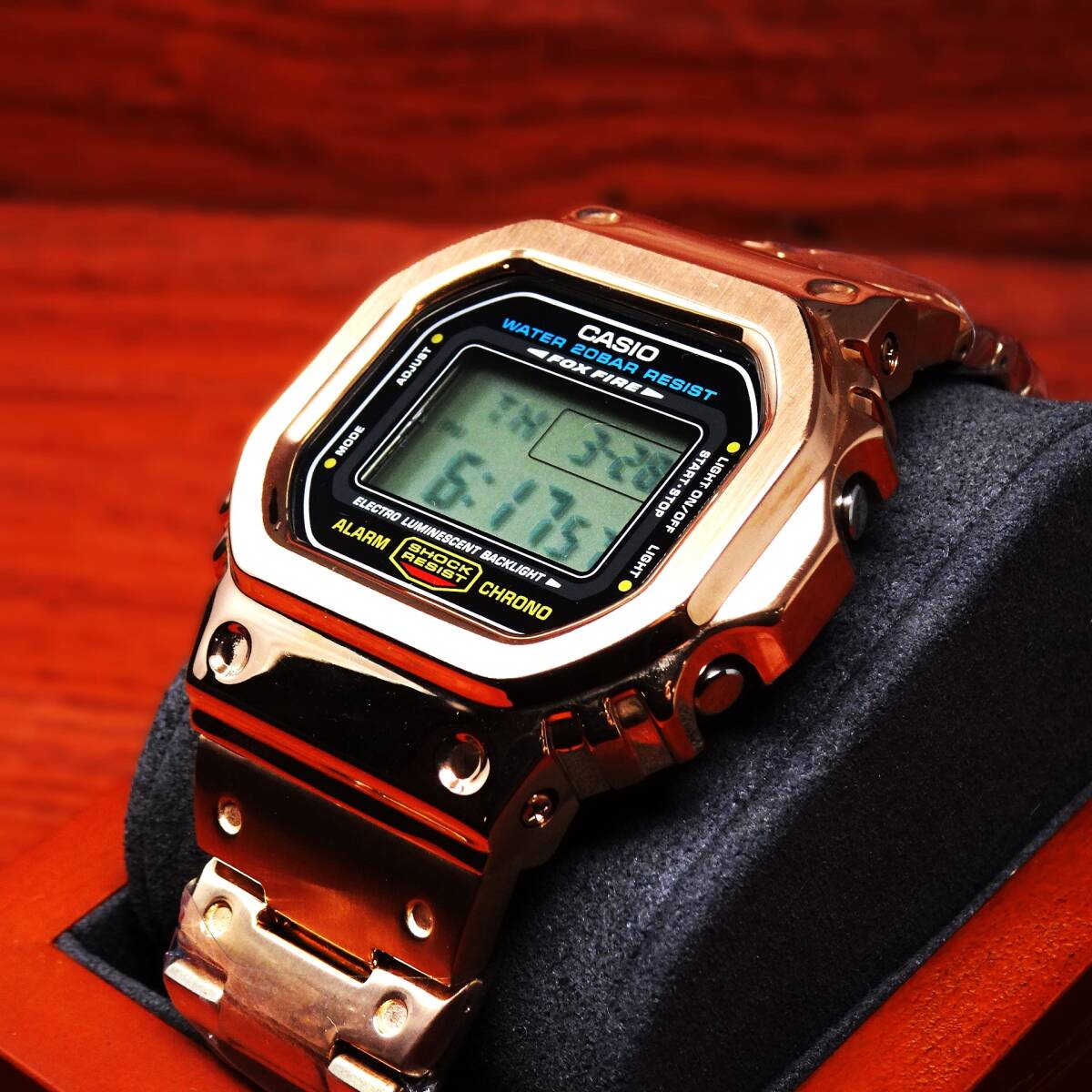 送料無料・新品・Gショックカスタム本体付きDW5600デジタル腕時計フルステンレス製シャンパンゴールドベゼル＆ベルト・フルメタルモデルの画像5