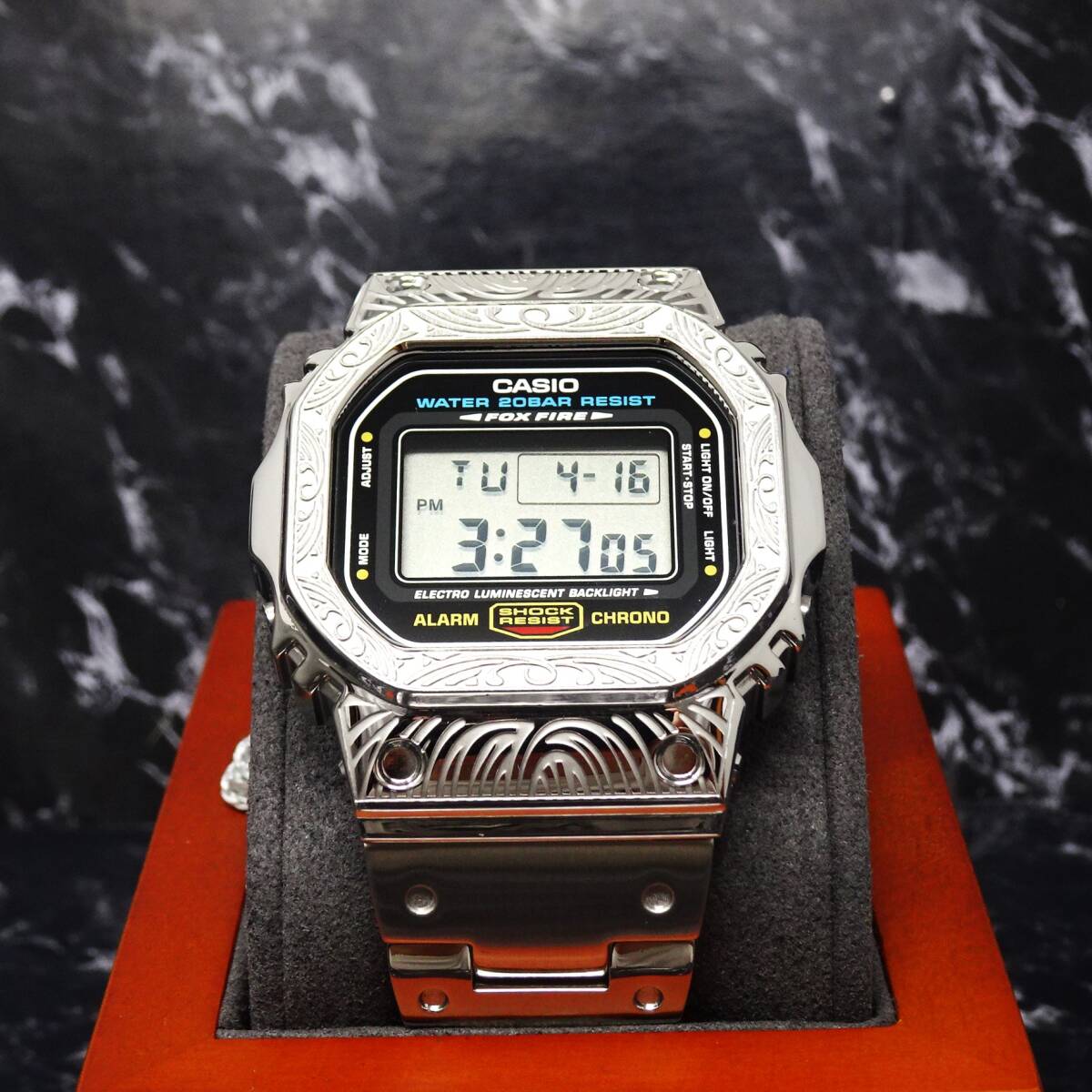 〓送料無料〓新品〓Gショックカスタム本体付きDW5600デジタル腕時計ステンレス製ベネチアン柄エンボス加工ベゼル・フルメタルモデルの画像5