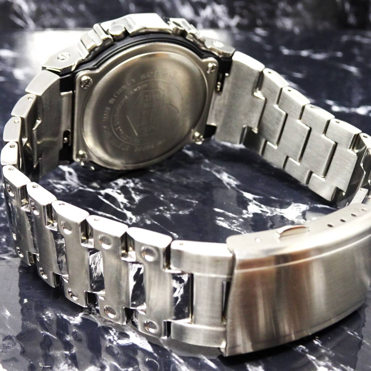 〓送料無料〓新品〓Gショックカスタム本体付きDW5600デジタル腕時計ステンレス製ベネチアン柄エンボス加工ベゼル・フルメタルモデルの画像4