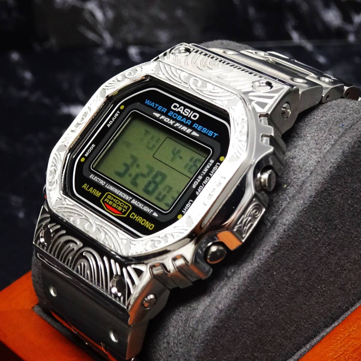 〓送料無料〓新品〓Gショックカスタム本体付きDW5600デジタル腕時計ステンレス製ベネチアン柄エンボス加工ベゼル・フルメタルモデルの画像7