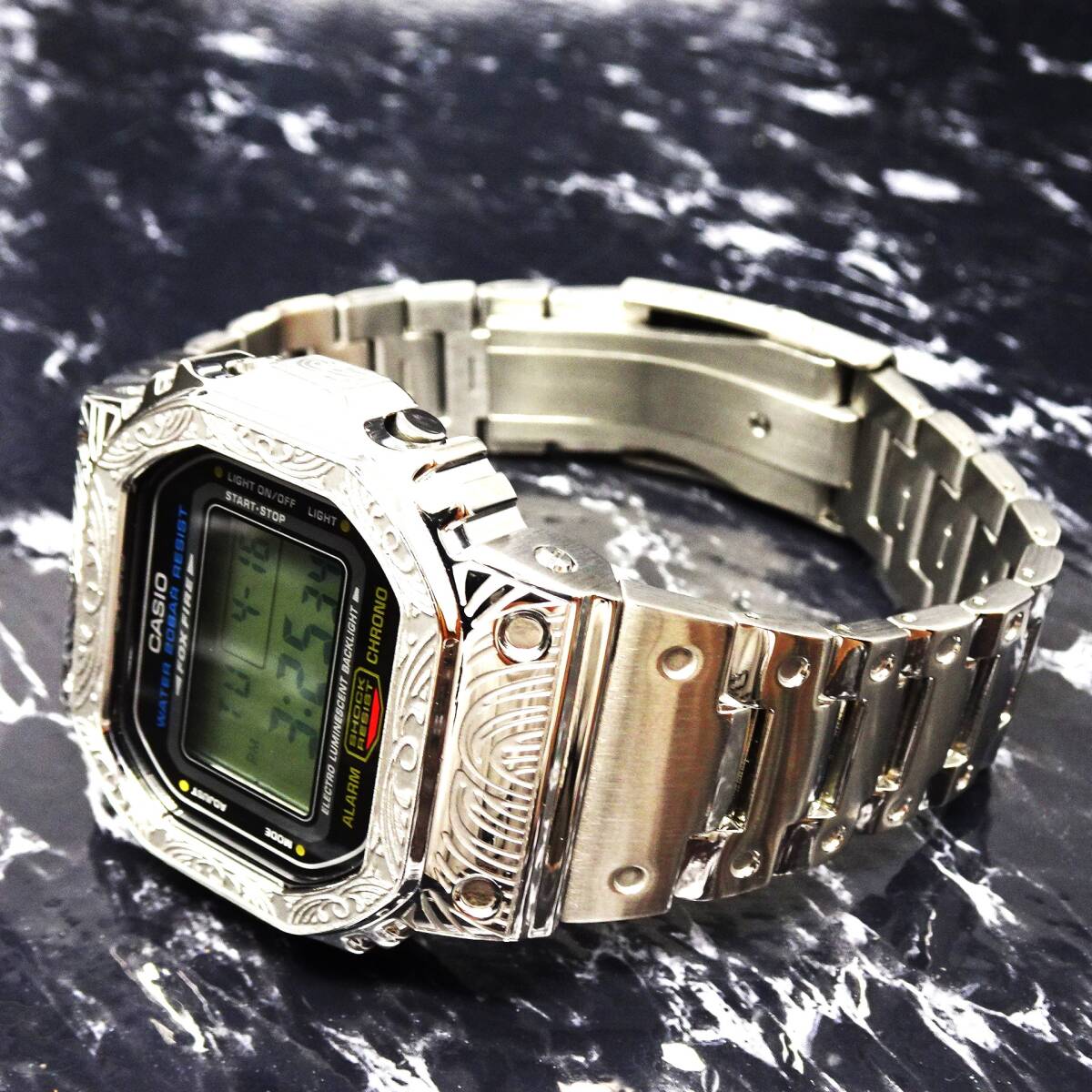 〓送料無料〓新品〓Gショックカスタム本体付きDW5600デジタル腕時計ステンレス製ベネチアン柄エンボス加工ベゼル・フルメタルモデルの画像1