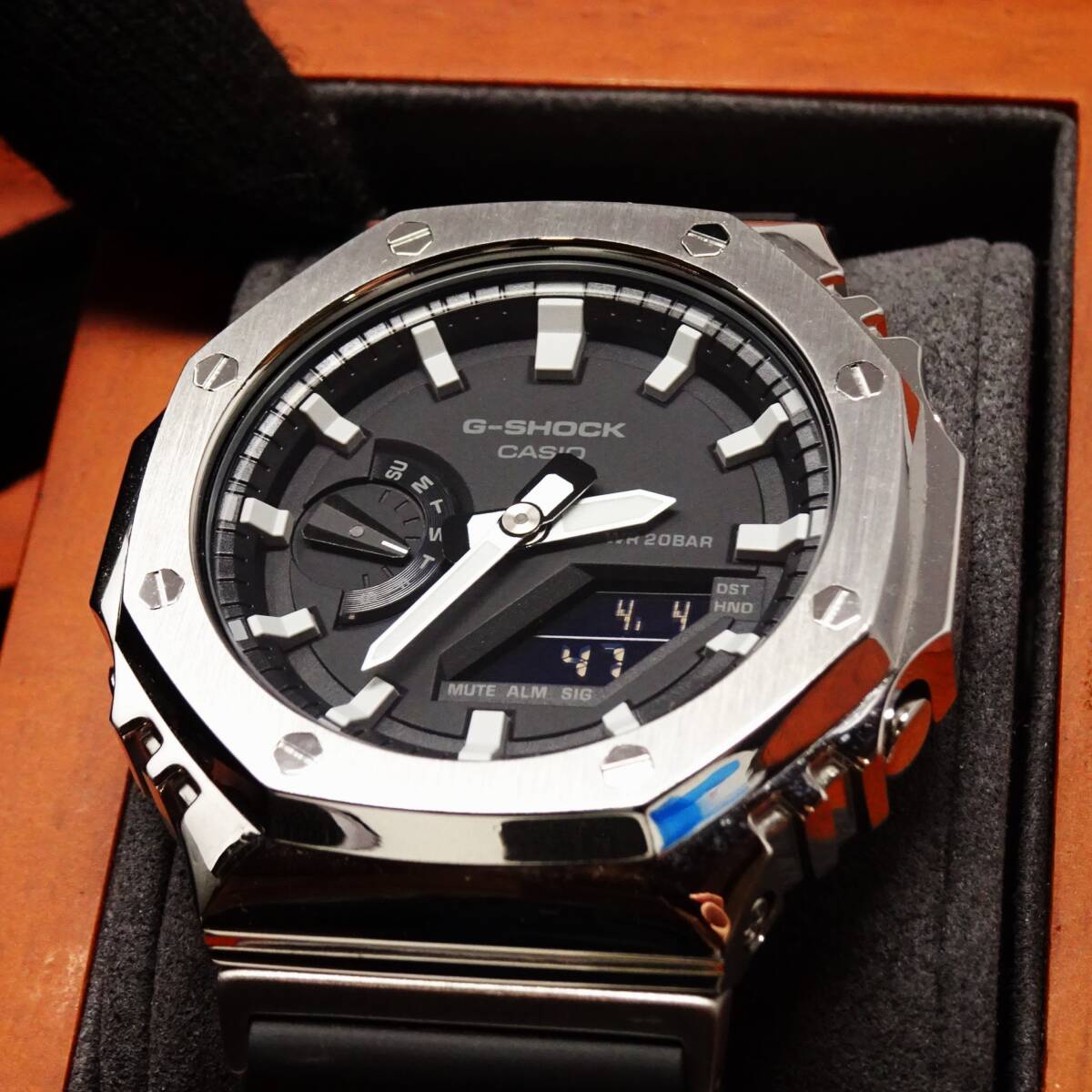 送料無料・新品・Gショックカスタム腕時計本体付きGA2100海外ステンレス製シルバーベゼルシリコンラバーベルトモデルメンズ・カシオーク