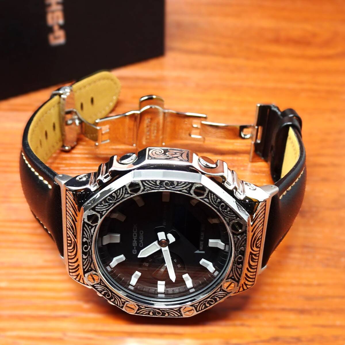 送料無料・新品・GショックCUSTOM・MADE腕時計本体付GA2100ステンレス製ベネチアン柄エンボス加工ベゼル・本革レザーストラップベルト 