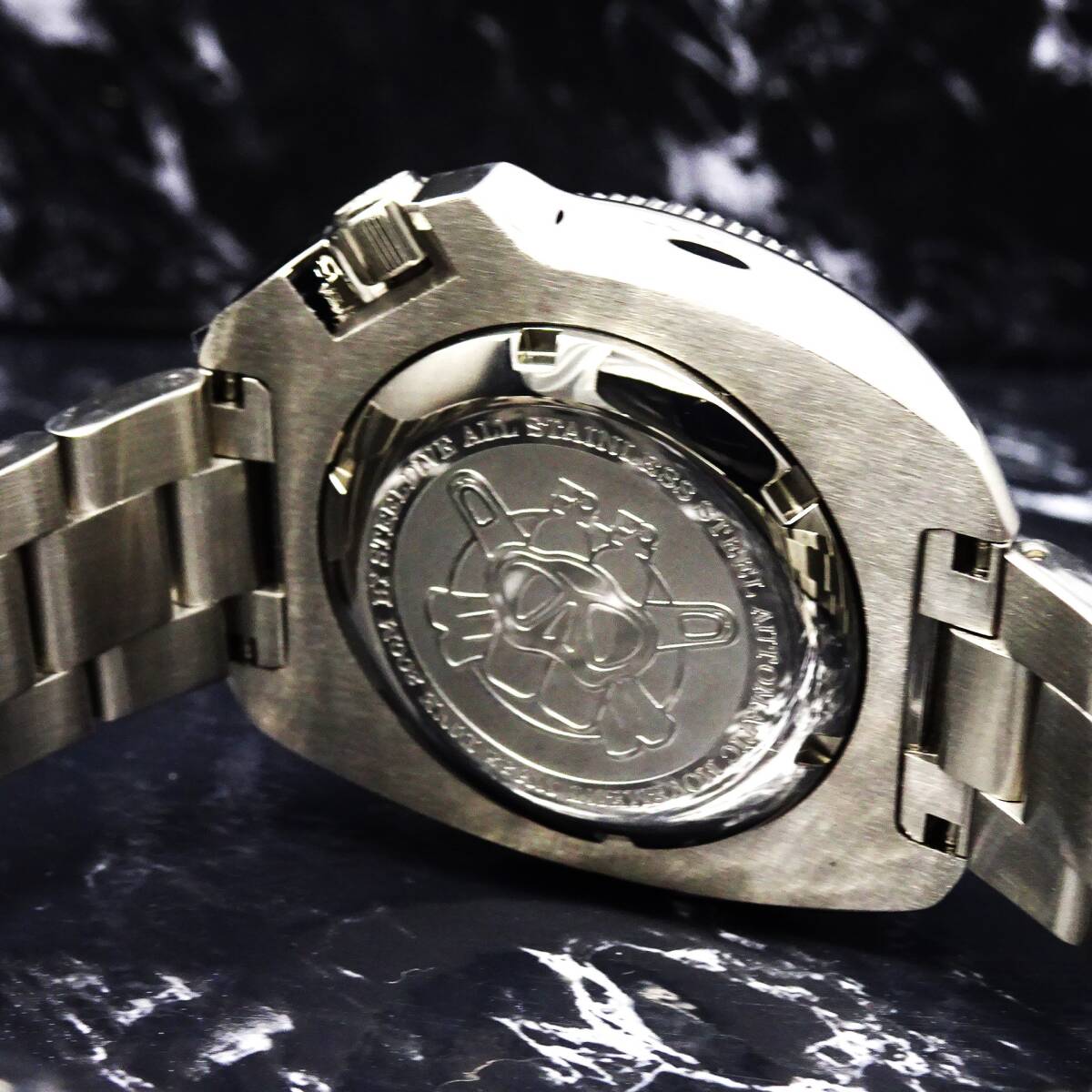 送料無料〓新品〓steeldiveブランド・200m防水・NH35メカニカル機械式・アワビダイバー腕時計・オマージュウオッチ・フルメタル・ブラック