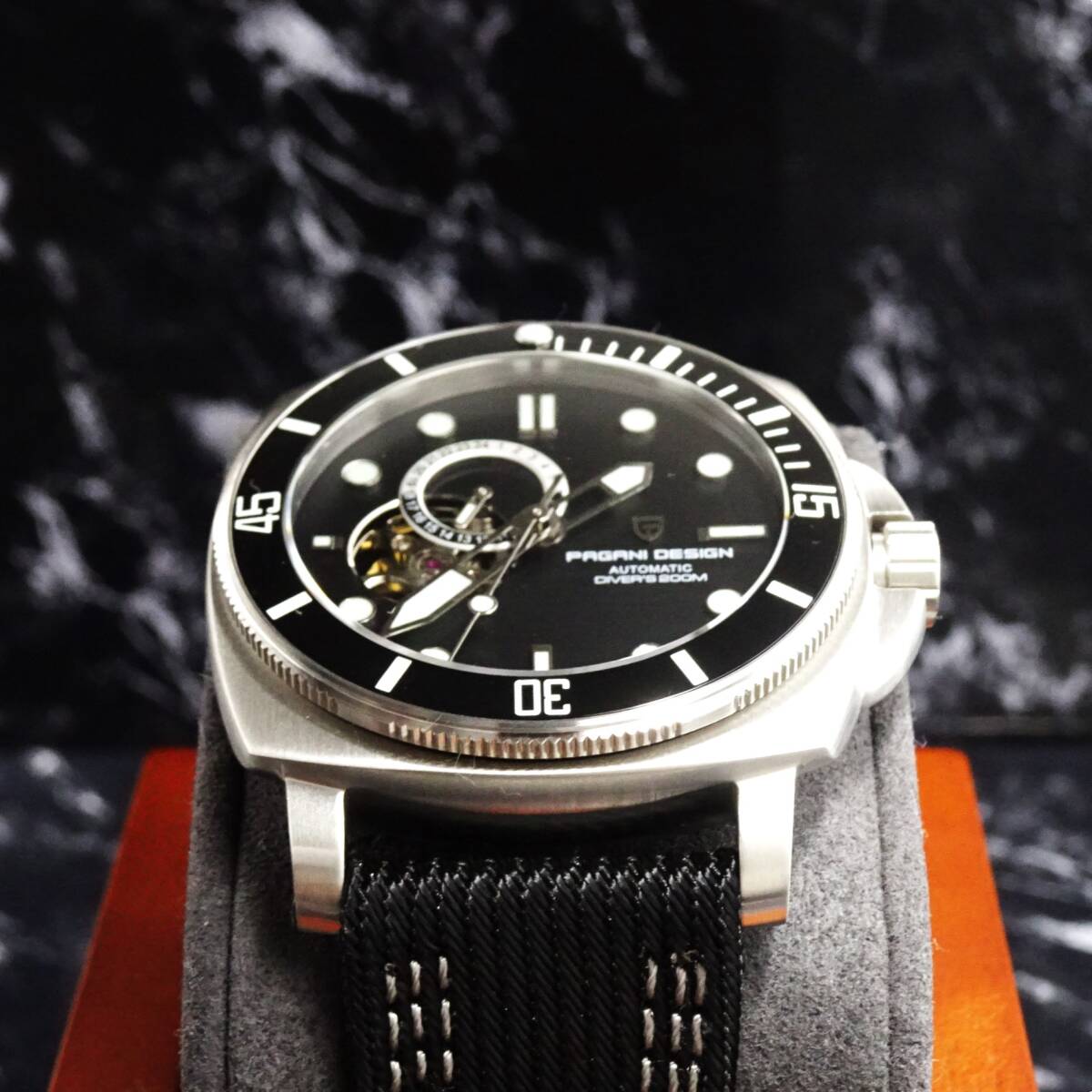 送料無料〓新品〓腕時計 パガーニデザイン PAGANI DESIGN 機械式・NH39Ａ・オープンハート・オマージュウォッチ・サファイア・PD-1736・BL