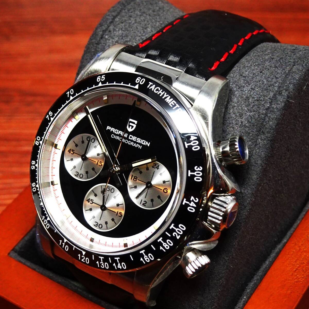送料無料・新品・パガーニデザイン・メンズ・セイコー製VK63クロノグラフクオーツ式腕時計・オマージュ・カーボン柄本革モデル・PD-1676・Bの画像1