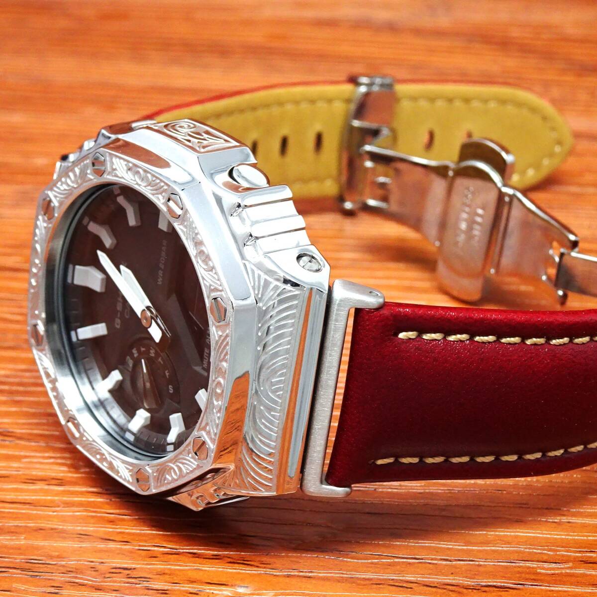 送料無料・新品・GショックCUSTOM・MADE腕時計本体付GA2100ステンレス製シルバーベネチアン柄エンボス加工・本革ストラップ・カシオーク_画像2