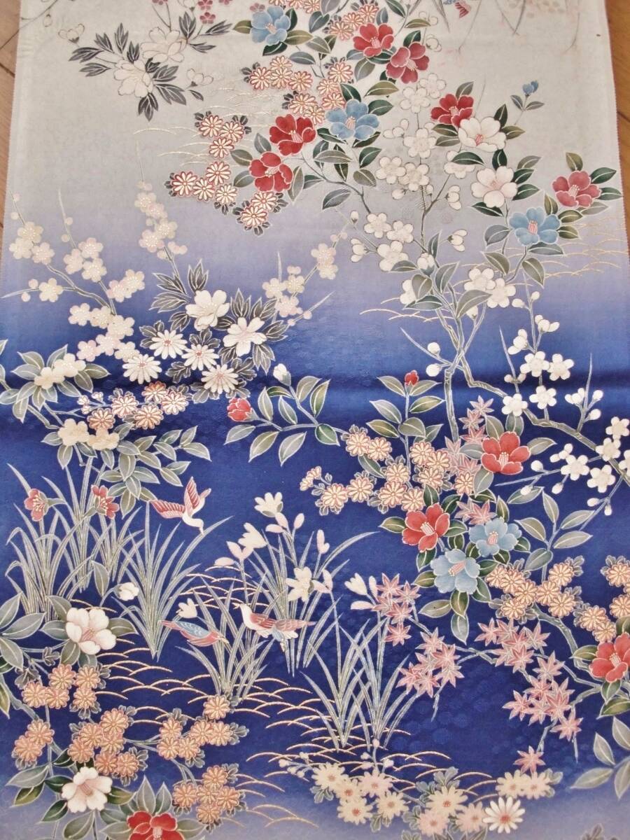 ◆琳花◆ 正絹はぎれ 紺藍のぼかし 花々 金彩 美品 37×169 古布 着物はぎれ お人形 クッション インテリア タペストリー テディベアにの画像4