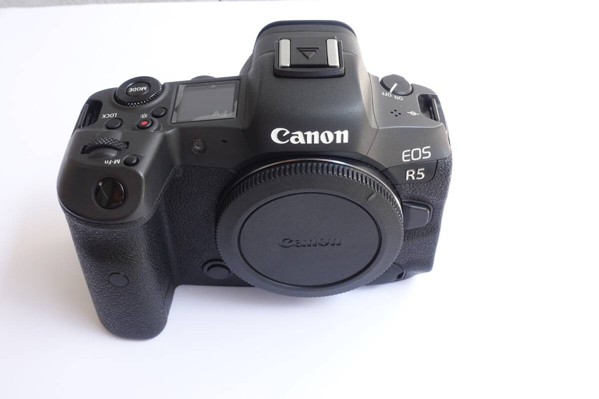 Canon EOS R5 中古ボディ美品 ショット数39000回以下 安心メンテ プレミアム実施済 社外製バッテリーおまけの画像2
