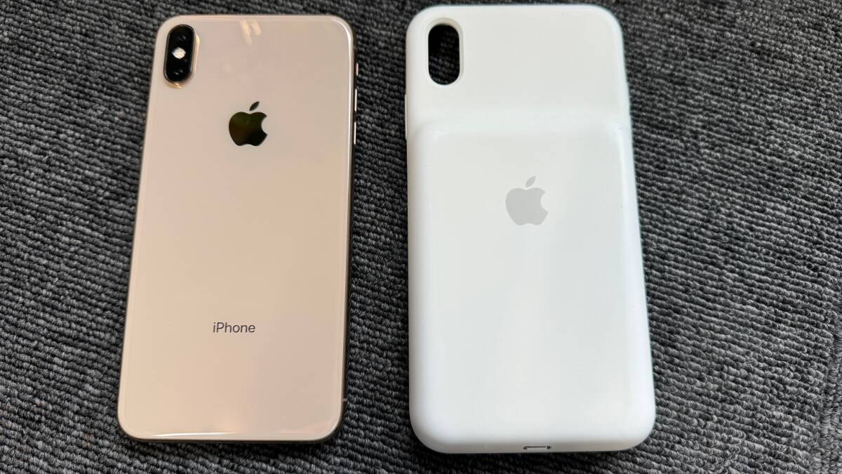 【少々難あり】iPhone XS MAX 64GB ゴールド KDDI（au）SIMロック解除済み + iPhone XS Max Smart Battery Case_背面とバッテリーケース