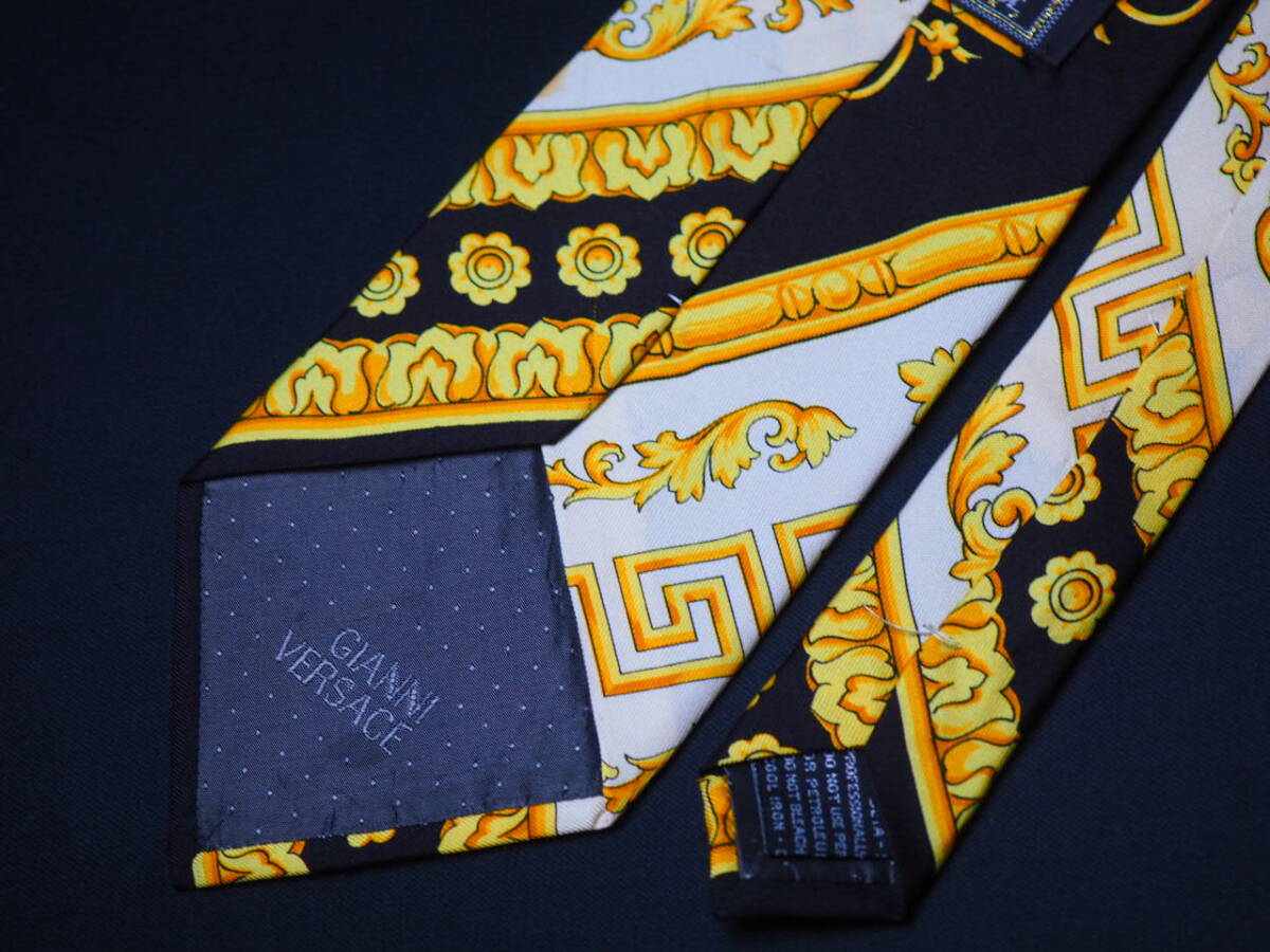  beautiful goods [VERSACE Versace ]A3016 pattern black Gold Italy made in Italy SILK brand necktie old clothes superior article 