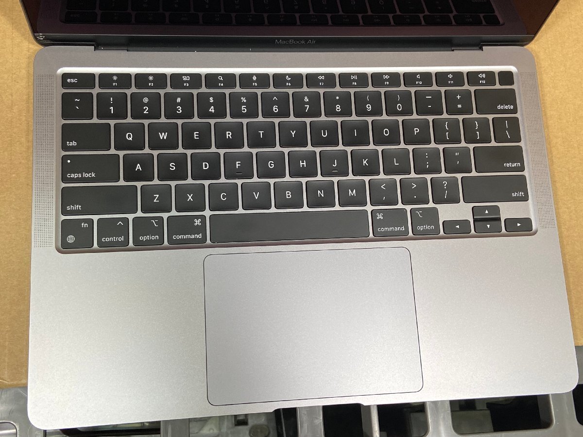 Apple MacBook Air (M1, 2020) 16GB SSD 512GB 13.3インチ A2337 充放電回数：17 USキーの画像2