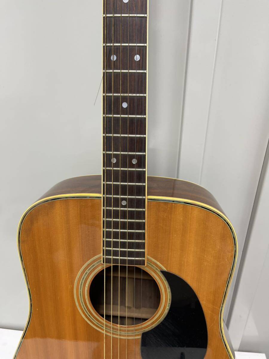 hard case attaching Morris Morris W-30 acoustic guitar 