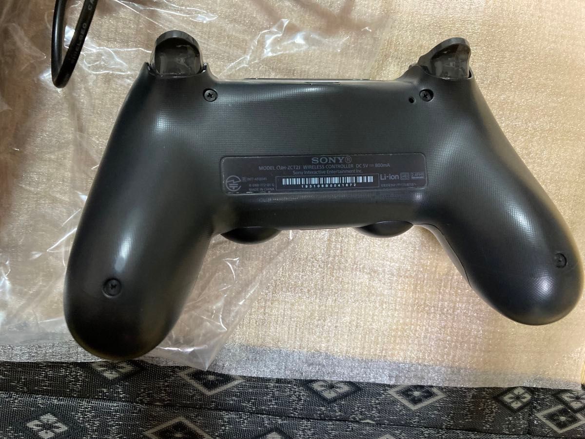 【美品】　PS4本体 CUH-2200A B01 Black コントローラー２個、オマケ付き