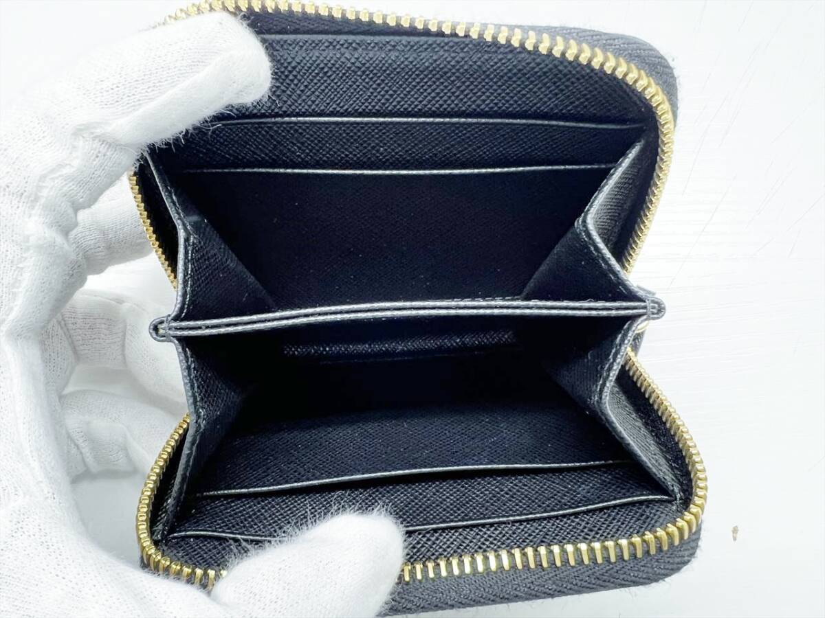 新古品 未使用 PRADA プラダ トライアングルロゴ サフィアーノ 新古品 未使用 PRADA プラダ トライアングルロゴ サフィアーノ