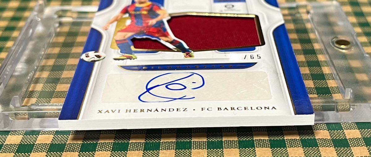 XAVI HERNANDEZ シャビ・エルナンデス FCバルセロナ Barcelona Spain 2019-20 PANINI chronicles CROWN ROYALE SOCCER auto 直筆 65枚限定の画像2