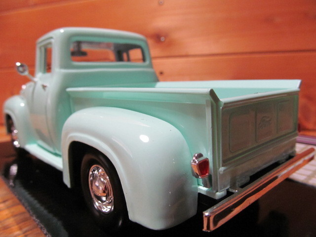 《全国一律送料800円》超希少 １／２４ フォードF100 ピックアップ 1955年 ピックアップトラック 薄青緑色 V8_掲載写真は他の同型モデルを流用しました