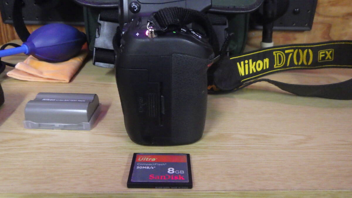 Nikon ニコン D700ボディのみ デジタル一眼 バッテリー2個とバッグ付き_画像10