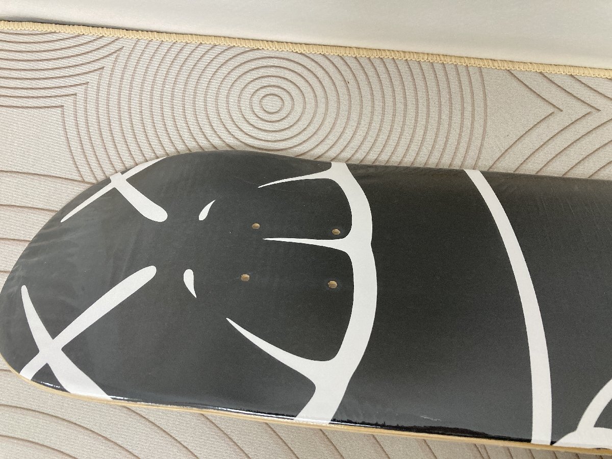 KAWS × SUPREME KAWS × シュプリーム スケートボード スケボーデッキ 中古 ブラック GN 1の画像2