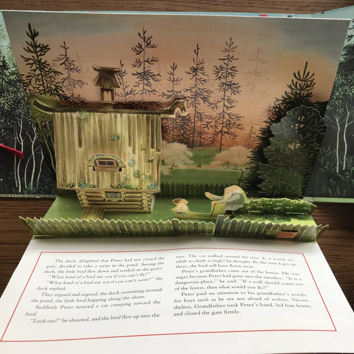 931　Peter and the Wolf Pop-up Book　ペーターとオオカミ狼　ポップアップ絵本　しかけ　英語　ロシア語