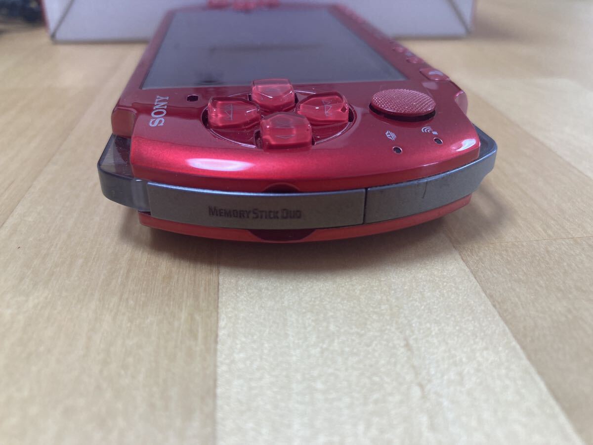 24-0030AK プレイステーションポータブル PSP-3000 レッド 動作品 バッテリー欠品 ACアダプター付属の画像8