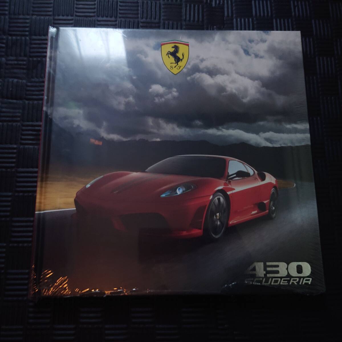 Ferrari 430 SCUDERIA 未開封ハードカバーカタログ_画像1