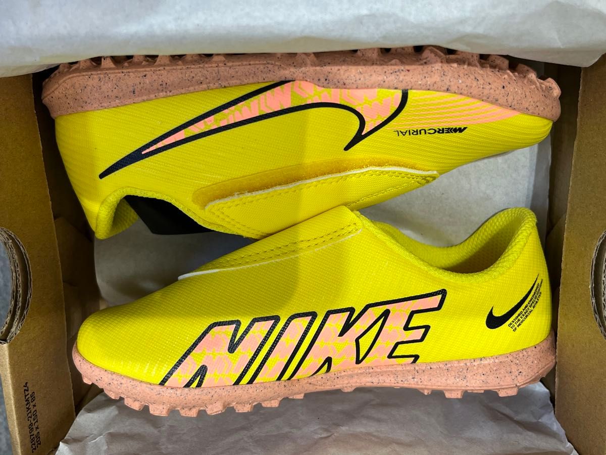 【新品】NIKE ナイキ　キッズ　ジュニア　フットサルジュース　17cm 子供靴 キッズシューズ 軽量 マジックテープ