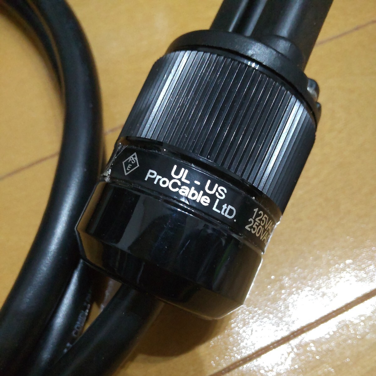  Pro cable shield power supply cable both edge with American made non plating plug (WATTGATE) transparent plug specification length 1.5 meter condition excellent present goods cable 