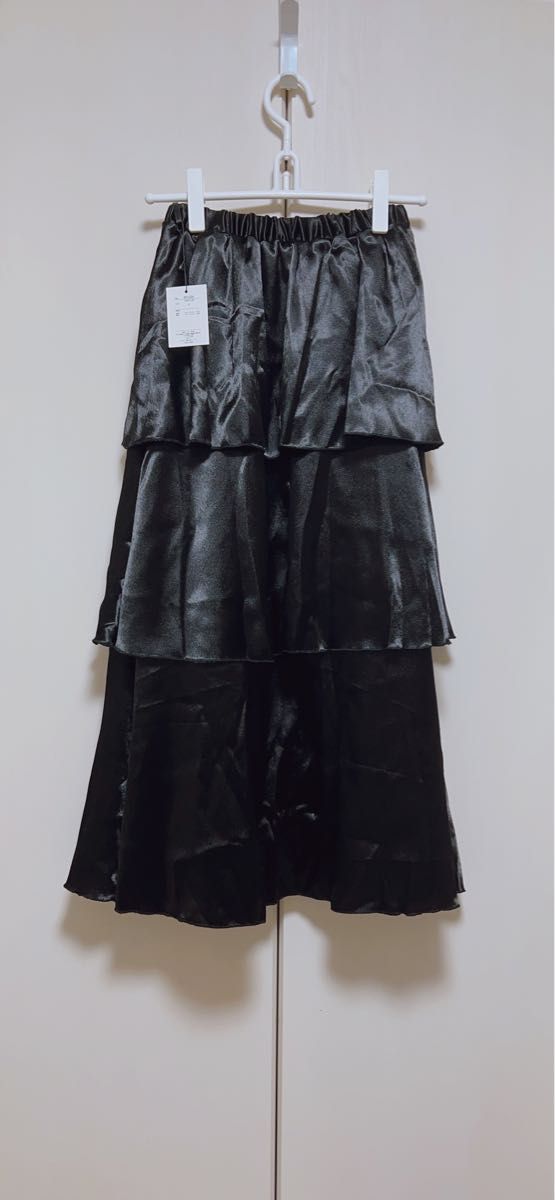 GRL (グレイル)　サテンティアードスカート dh1254  ブラック