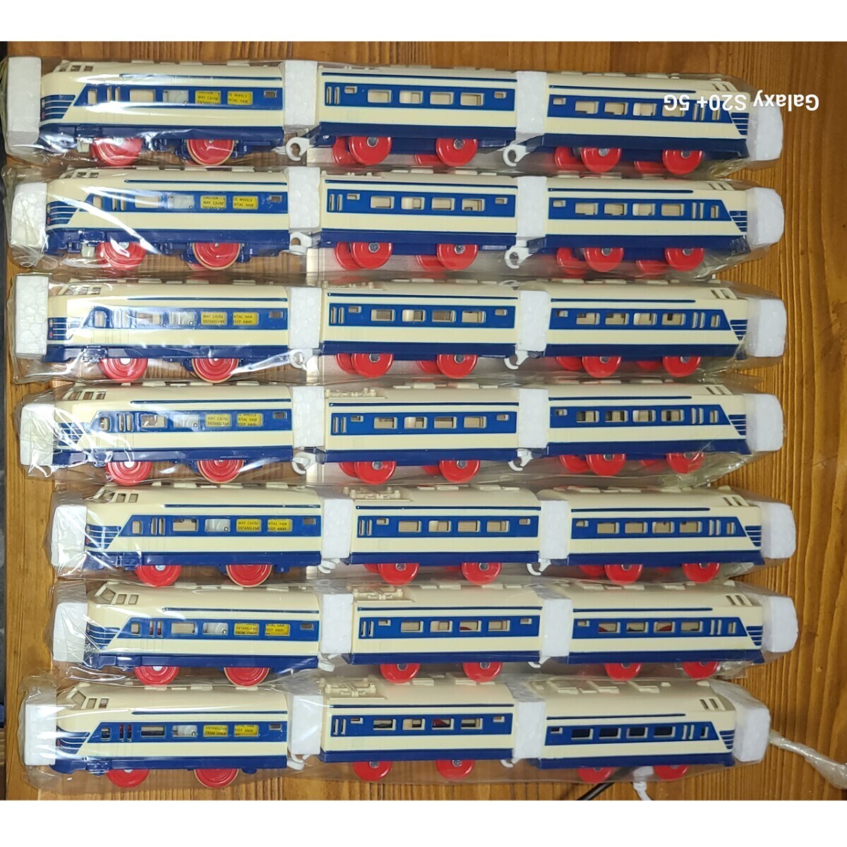 (17*）限定 Tomy Newport Beach USA Train ノベルティー（非売品） ライトイエロー色 21 両編成 （未使用）_画像3