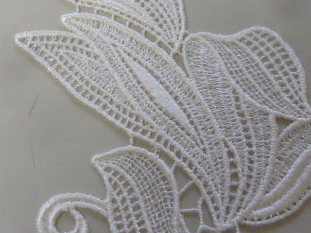 □（185）繊細なレーヨンケミカルレースモチーフ 繊細な草花柄 白色 ２Pの画像4