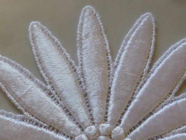 ◎（307）繊細なレーヨンケミカルレースモチーフ かわいい草花柄 白色 2枚セットの画像2