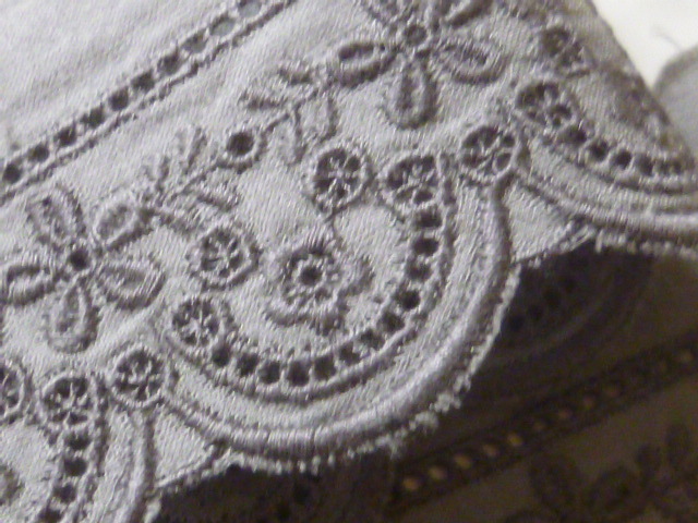  cotton / cotton delicate .embro Ida relay s lovely . floral print gray 4.3m