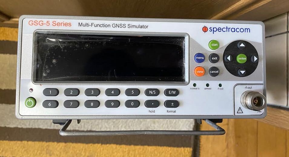 GNSS/GPS/GLONASSシミュレータ GSG-5 ほぼ未使用の画像1