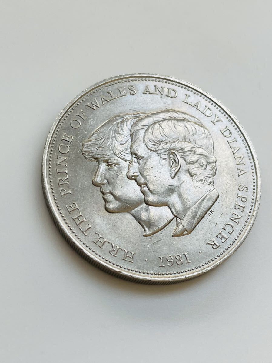 イギリスコイン　2枚　イギリス エリザベス2世　在位25周年 1977年 /1981年チャールス・ダイアナ御成婚記念　現状品_画像9