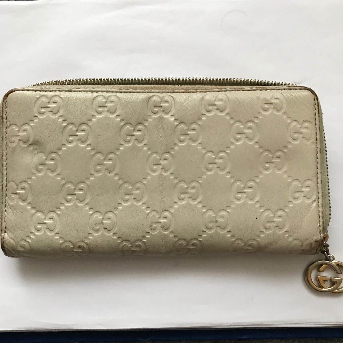 中古品 GUCCI グッチ ラウンドファスナー 長財布 シマ ホワイト_画像1