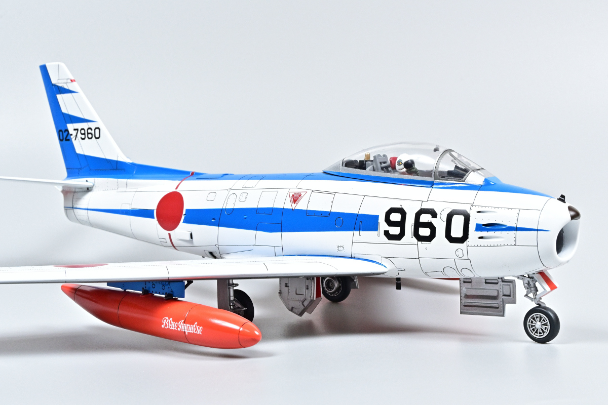 ★ ハセガワ　1/48 F-86F 航空自衛隊 ブルーインパルス プラモデル完成品 ★_画像2