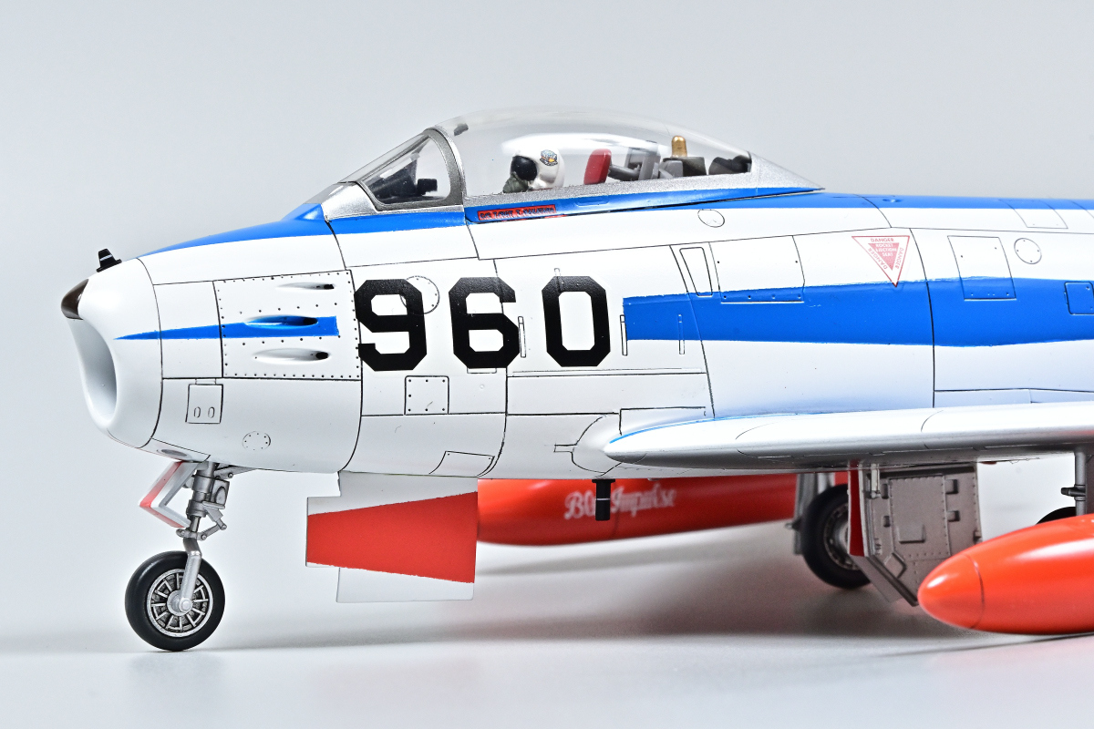 ★ ハセガワ　1/48 F-86F 航空自衛隊 ブルーインパルス プラモデル完成品 ★_画像6
