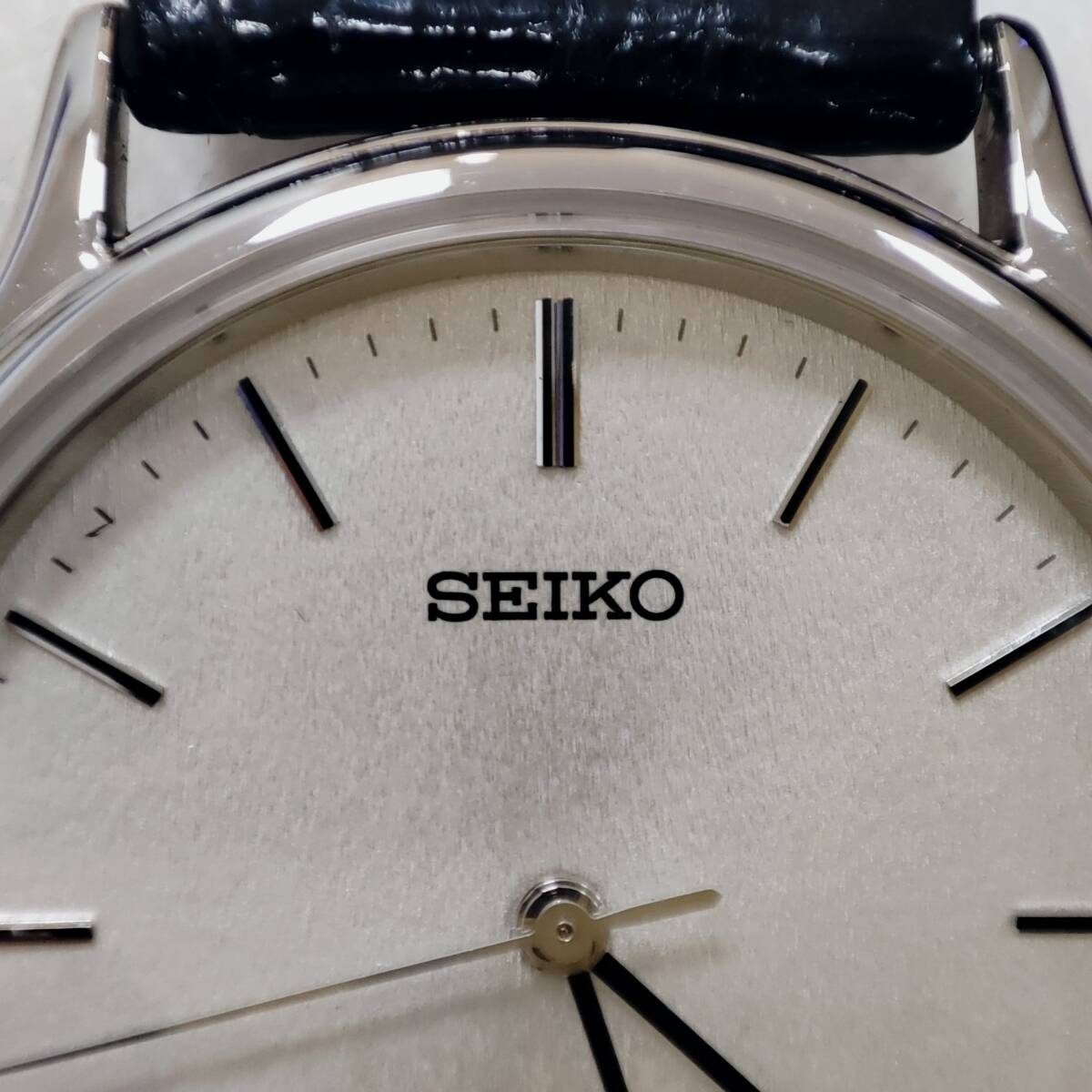 【電池交換済/美品】SEIKO セイコー SPIRIT スピリット 5E31-6040 シルバー文字盤 メンズ クォーツ腕時計 稼働 箱説付きの画像2