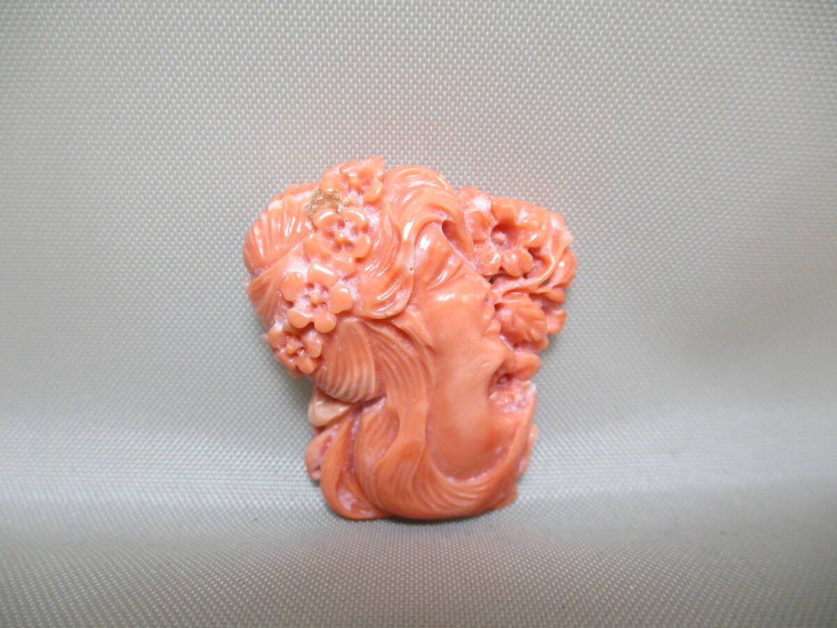  F040*珊瑚彫刻* 　サンゴ　女性の横顔彫刻　/16.8g　/ルース【送料込】_画像1
