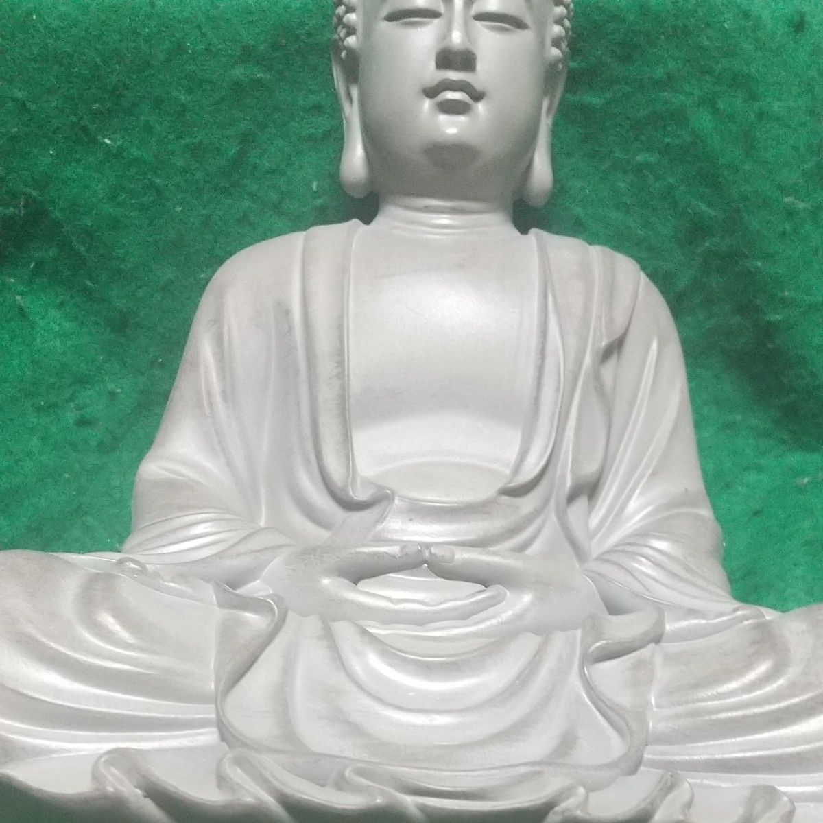 材質不明(石膏？) な釈迦牟尼仏座像