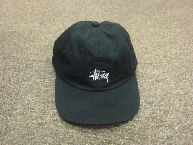 STUSSY　ステューシー　ロゴ刺繍キャップ　黒　フリーサイズ　メンズ　大人用　ベースボールキャップ　帽子　野球帽　ハット　04200_画像1