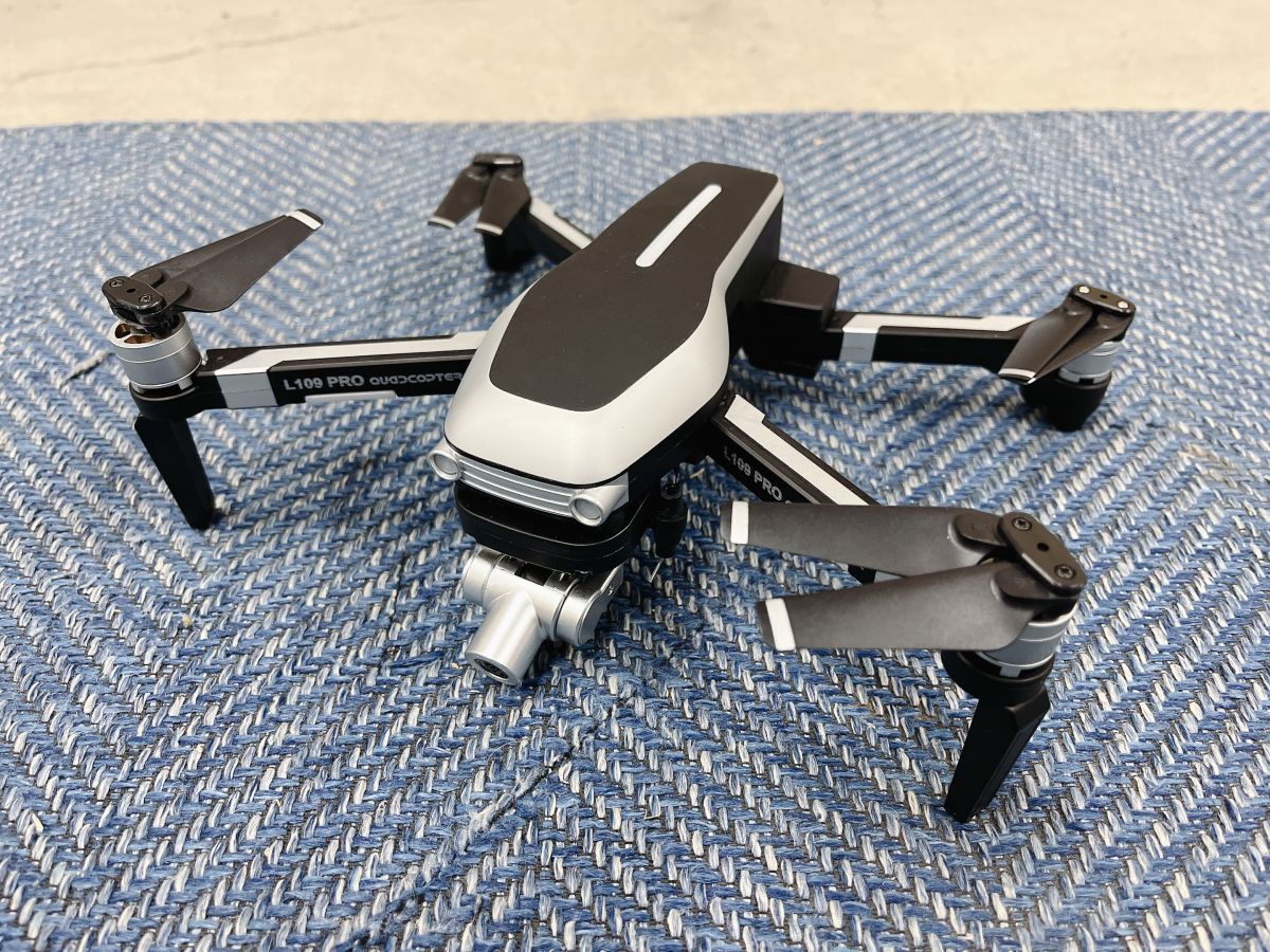 中古 L109 pro quadcopter ドローン ブラシレス グアッドコプター 4K高画質 50倍ズーム 2軸ジンバル GPS 引取歓迎 茨城県 0402あら1 E1 80_画像2