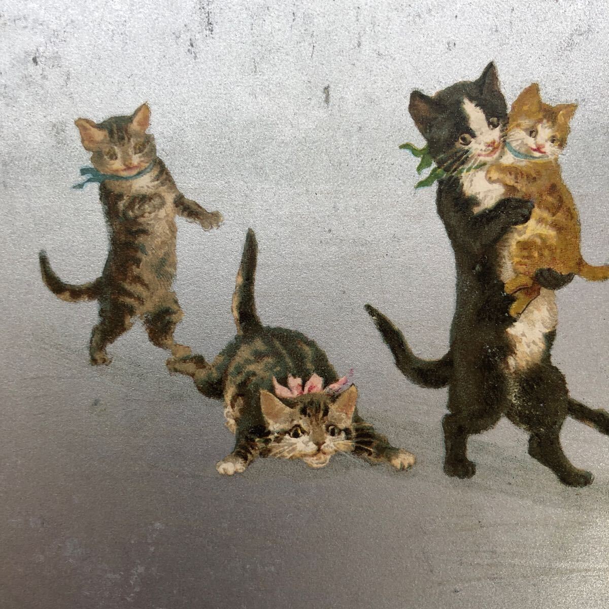 フランスアンティーク ヴェンテージポストカード 猫ちゃんのお散歩！切手付き 銀彩色 レア 希少 絵葉書 クロモス 子猫 猫 の画像5