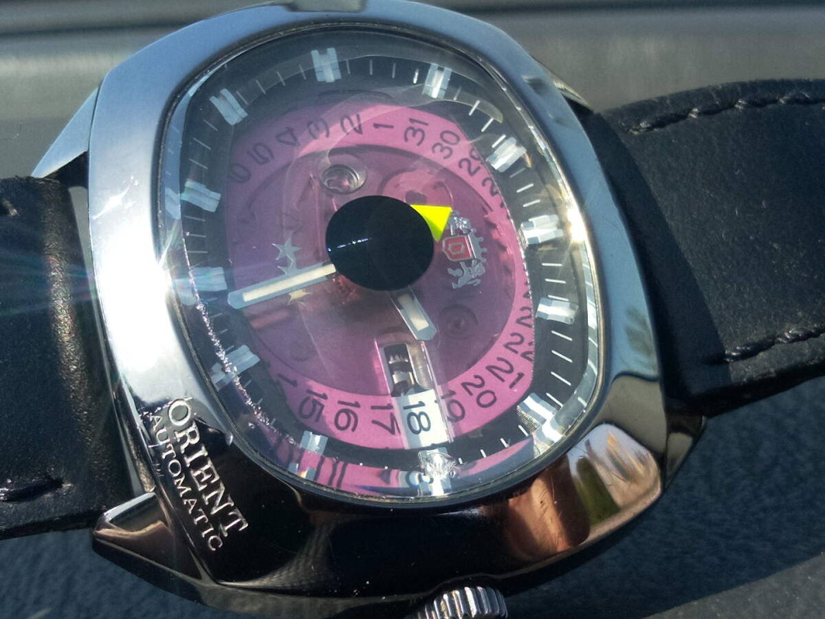 ORIENT　オリエント　スリースター　自動巻き　70’ｓTVブラウン管デザイン　パープルスケルトン　メンズ腕時計_画像2