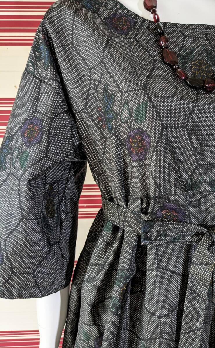 着物リメイク、大島紬のロングワンピース、ベルトリボン、マフラーセット。の画像5