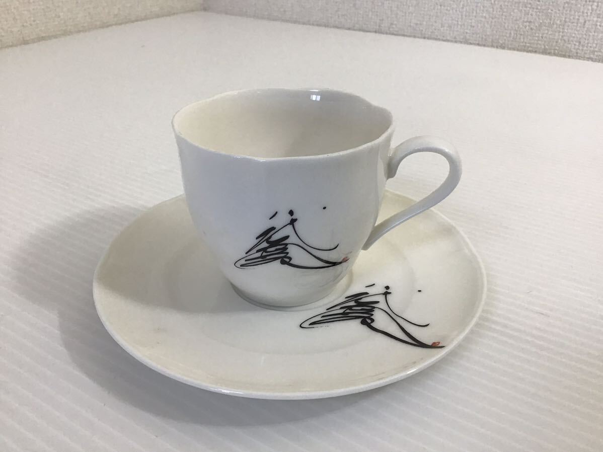 美品 八代亜紀 カップ&ソーサー・ケーキ皿 3点セット サイン 美品 八代亜紀 カップ&ソーサー・ケーキ皿 3点セット サイン