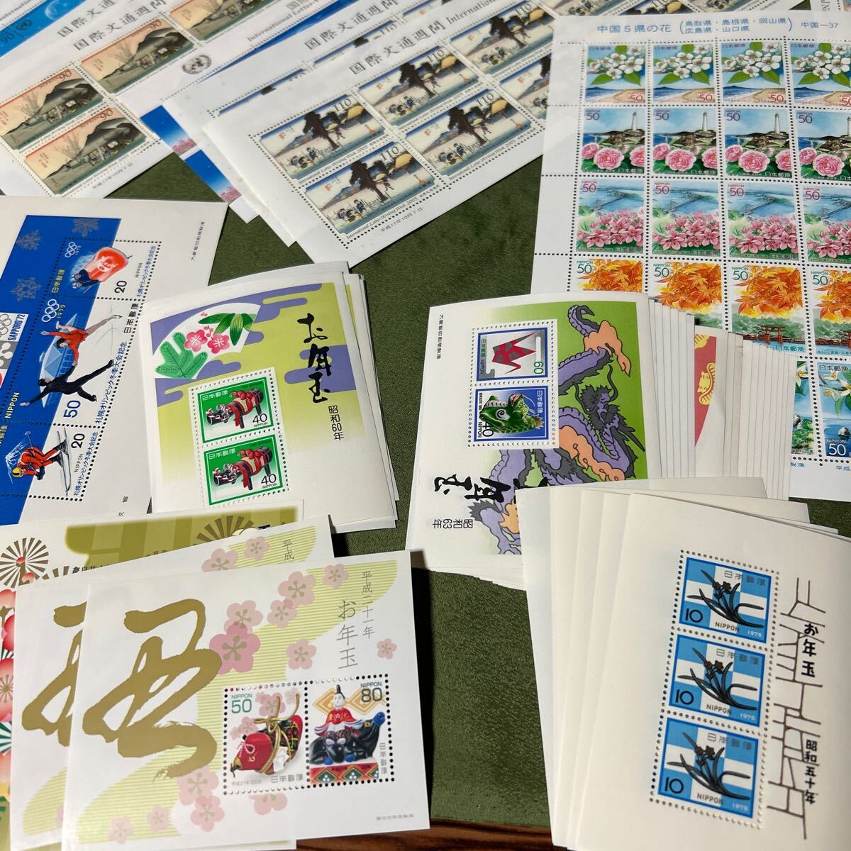 【YOS2527和半】 未使用切手シートいろいろ 総額25,500円分 お年玉小型シート 国際文通週間 日本郵便 の画像3