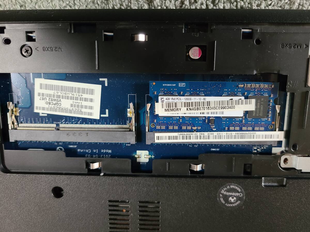 【ジャンク品】Gateway NE572-F14D/F HDD無し_メモリは４ギガが１枚付けたままです。